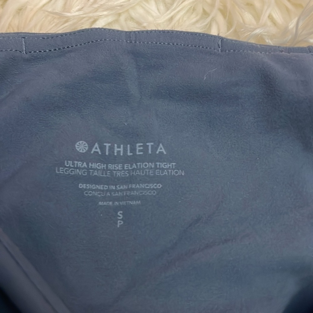 ATHLETA ELATION ULTRA HIGH RISE S/P LEGGING
Waist :13”
Inseam:24” - Picture 5 of 5